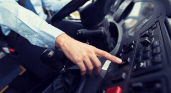 What Are the Benefits of GPS Tracking in Field Service Management?